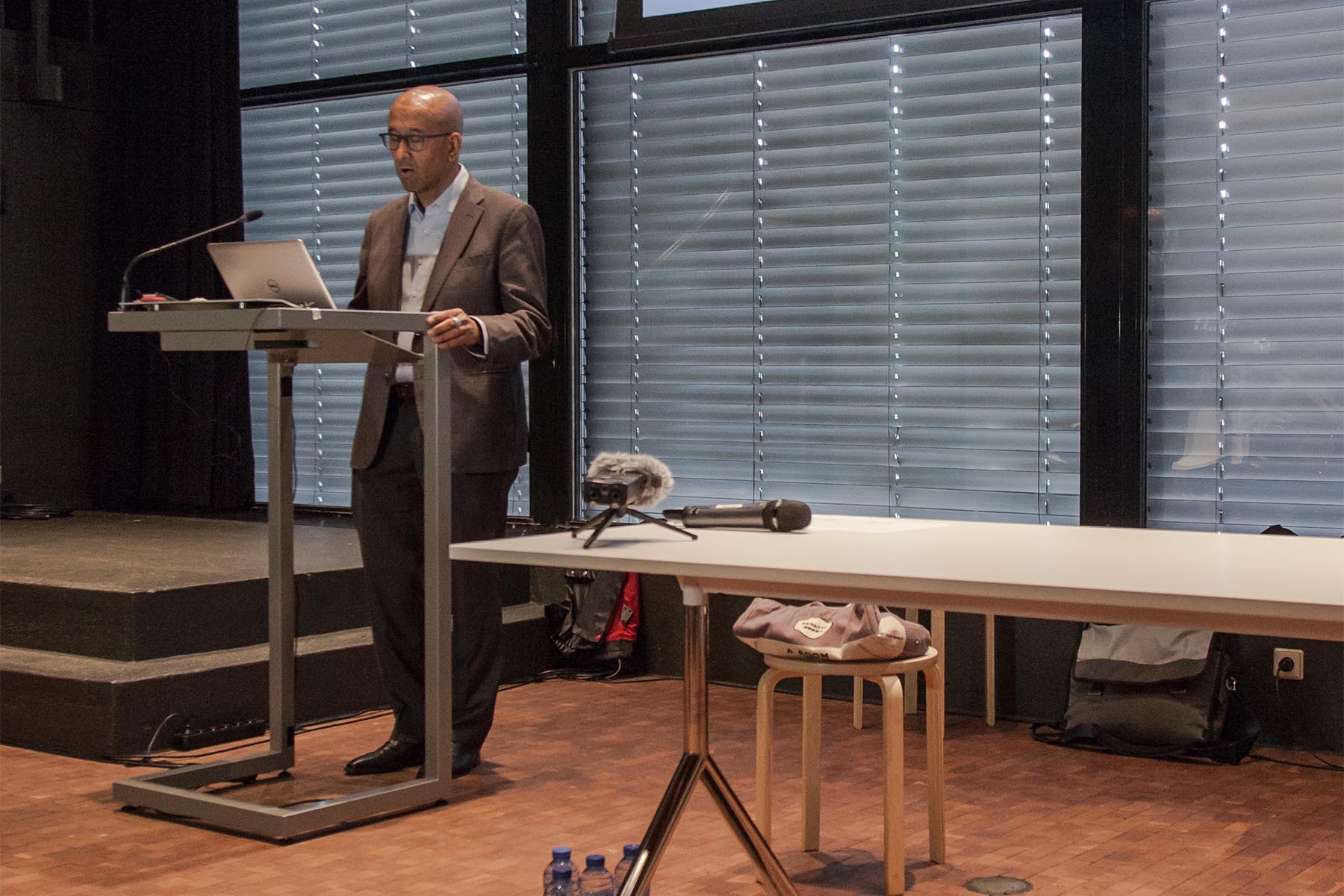 Wim Manuhutu on the Dutch blind scientist Rumpius. Ph: Konstantin Guz