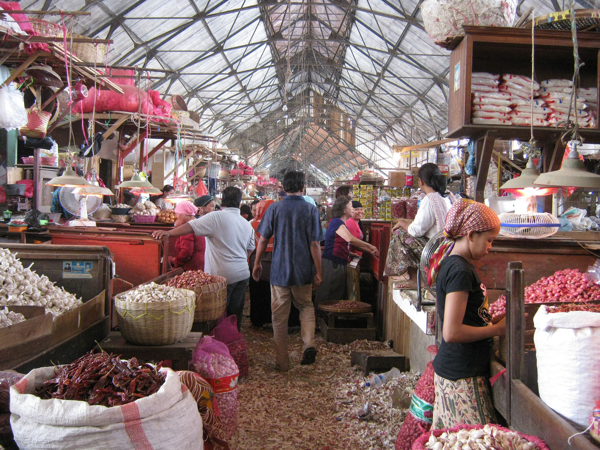 The onion lot at Pabean market Yogyakarta, courtesy of KUNCI